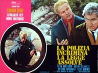 La polizia incrimina la legge assolve