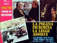 La polizia incrimina la legge assolve